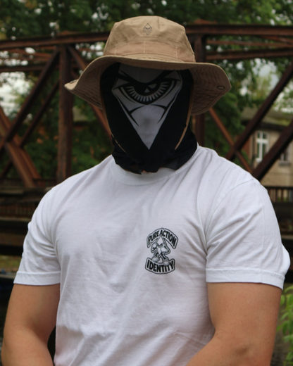 Identity Brust-Logo T-Shirt